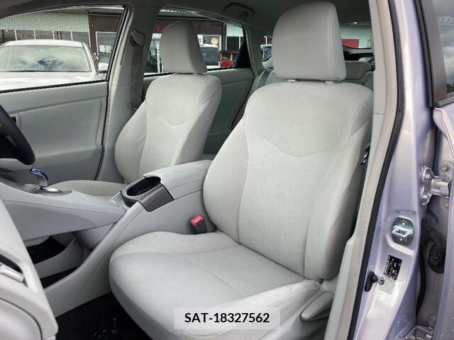 Toyota PRIUS 2013-02 215157-13