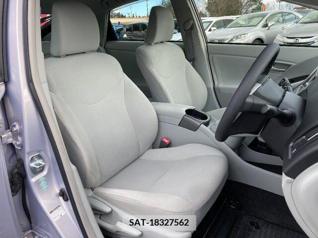 Toyota PRIUS 2013-02 215157-12