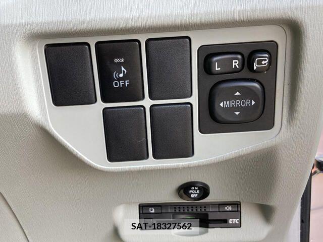 Toyota PRIUS 2013-02 215157-10