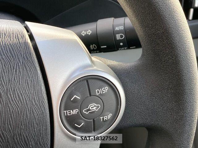 Toyota PRIUS 2013-02 215157-8