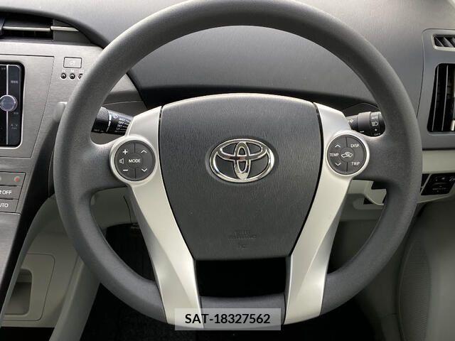 Toyota PRIUS 2013-02 215157-6