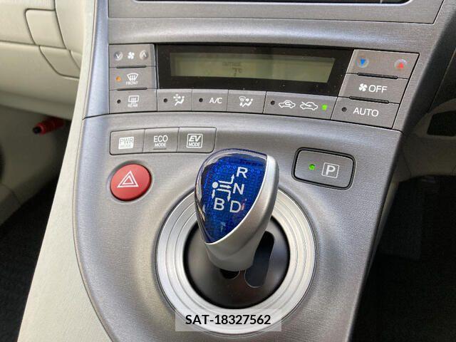 Toyota PRIUS 2013-02 215157-5