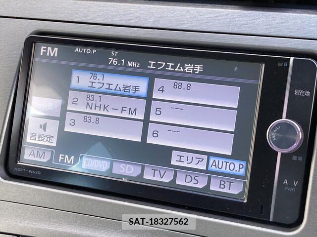 Toyota PRIUS 2013-02 215157-3
