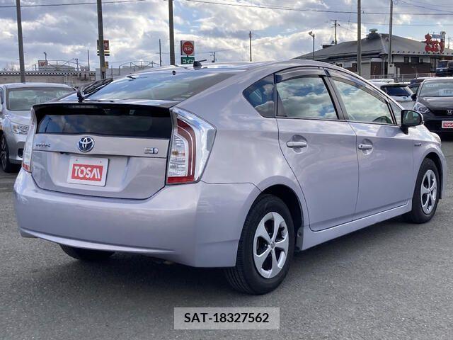 Toyota PRIUS 2013-02 215157-1