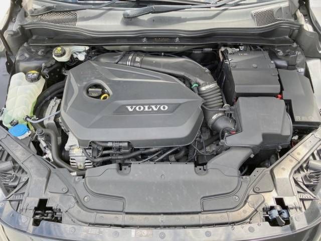 Volvo V40 2014-09 183718-19
