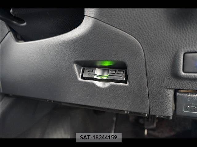 Toyota C-HR 2017-08 256891-6