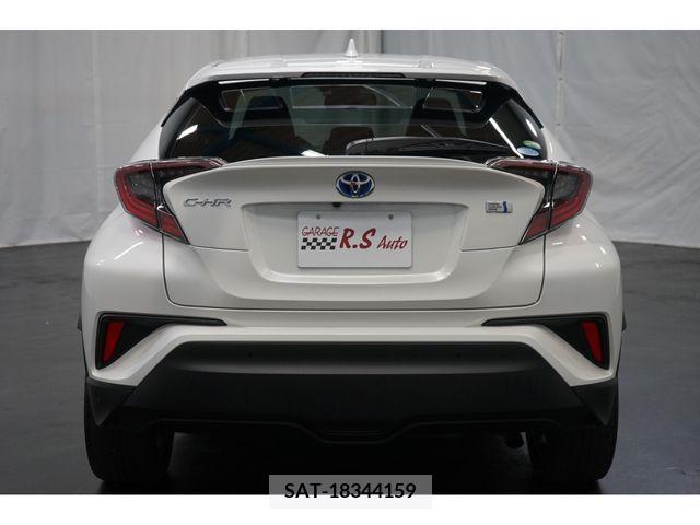 Toyota C-HR 2017-08 256891-21