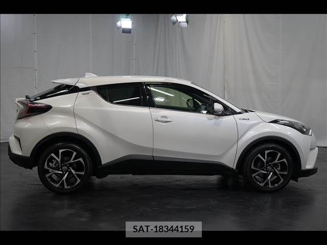 Toyota C-HR 2017-08 256891-15