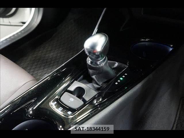 Toyota C-HR 2017-08 256891-11