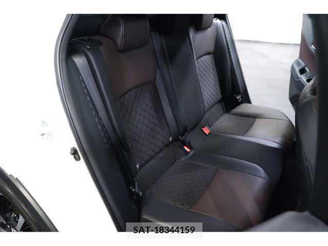 Toyota C-HR 2017-08 256891-26