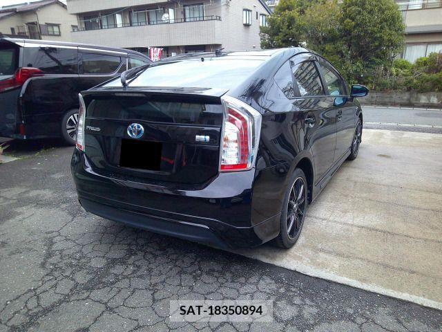 Toyota PRIUS 2014-02 245878-1