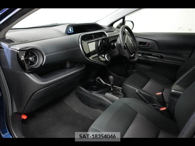Toyota AQUA 2019-08 261208-1