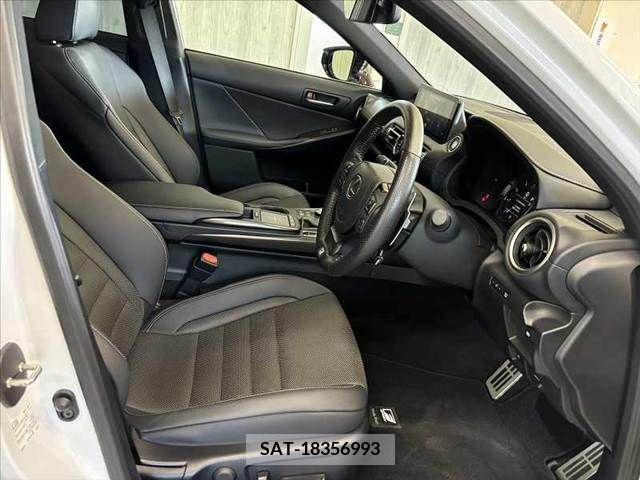 Lexus IS 2021-09 391848-13