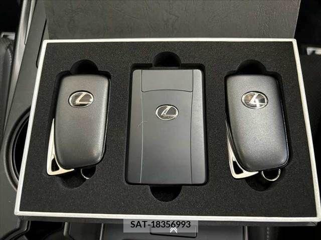 Lexus IS 2021-09 391848-5