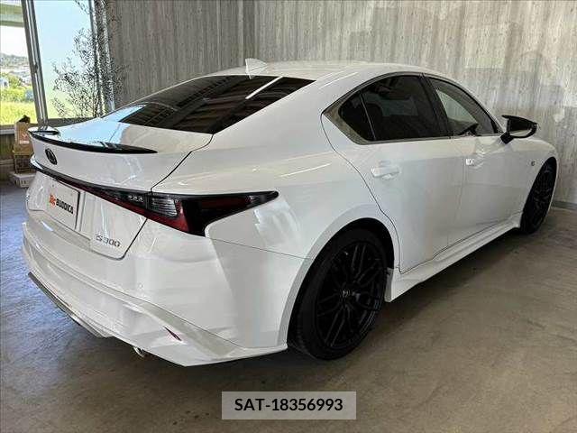 Lexus IS 2021-09 391848-21
