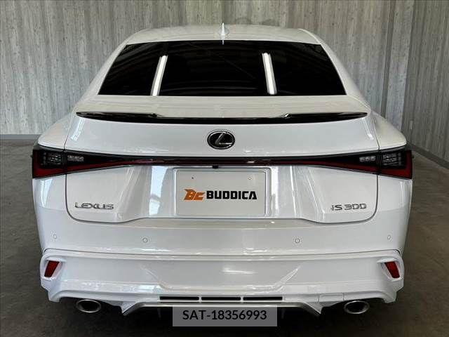 Lexus IS 2021-09 391848-12