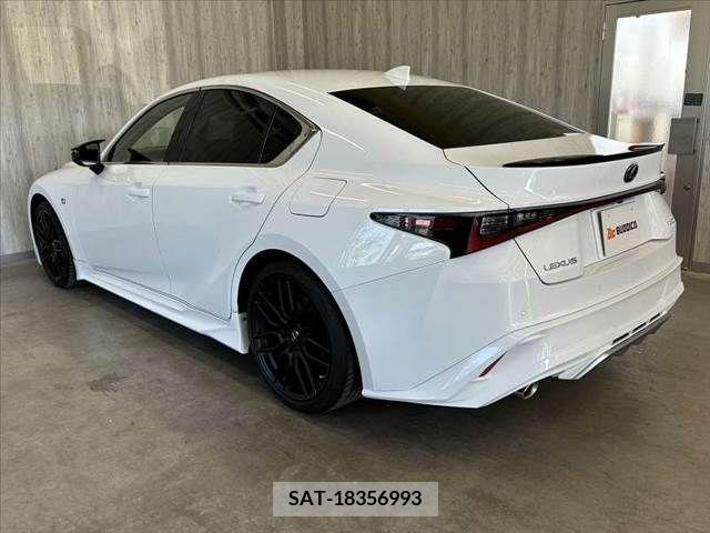Lexus IS 2021-09 391848-11