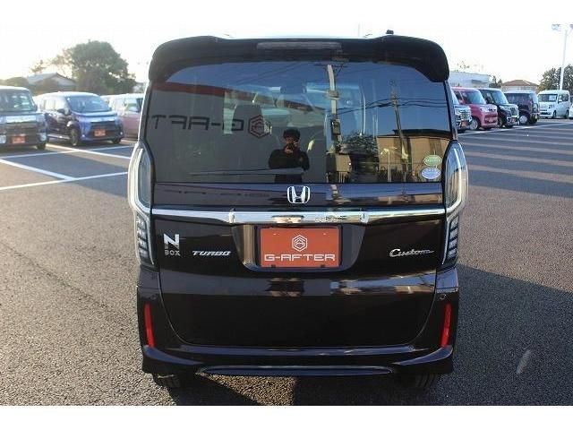 Honda N BOX CUSTOM 2018-03 186468-3
