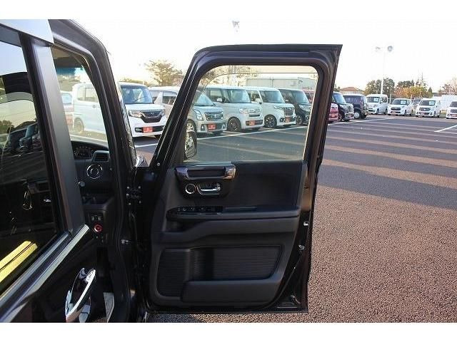 Honda N BOX CUSTOM 2018-03 186468-9