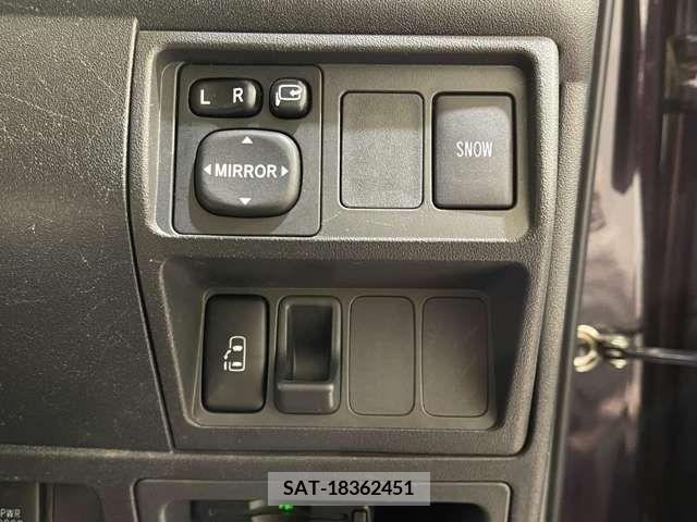 Toyota SIENTA 2013-08 226965-15