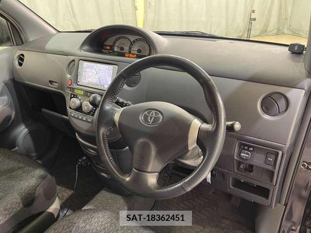 Toyota SIENTA 2013-08 226965-12