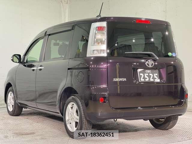 Toyota SIENTA 2013-08 226965-10