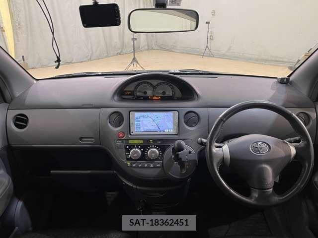 Toyota SIENTA 2013-08 226965-18
