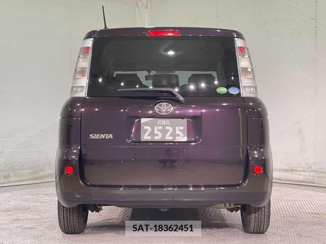 Toyota SIENTA 2013-08 226965-9