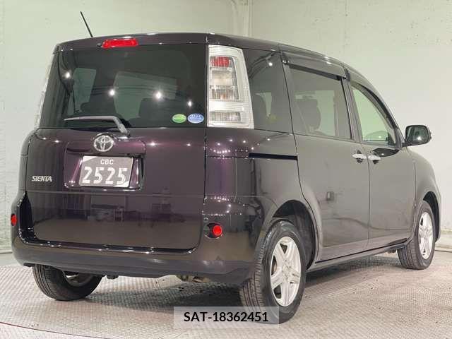 Toyota SIENTA 2013-08 226965-8