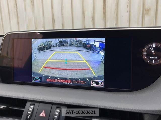 Lexus ES 2019-05 300392-3