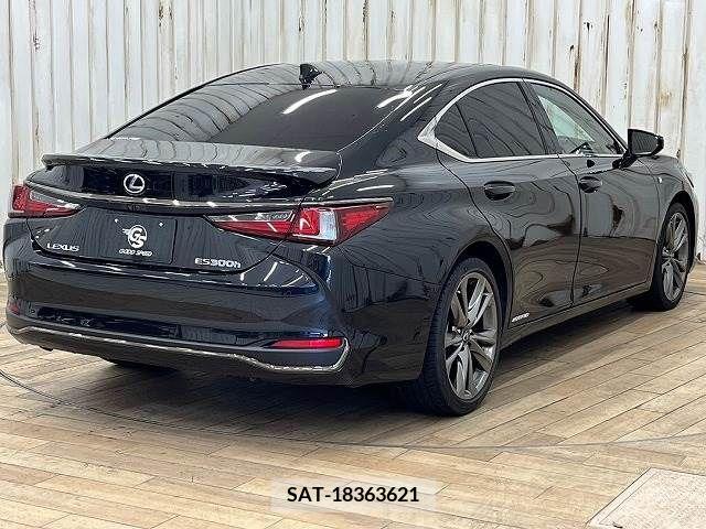 Lexus ES 2019-05 300392-16