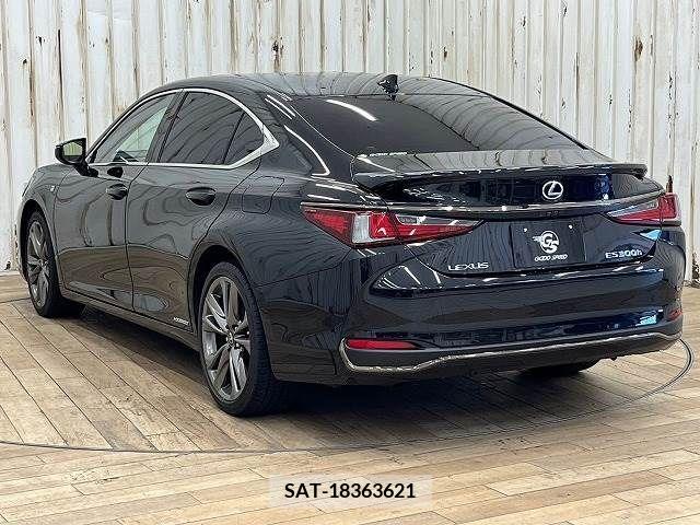 Lexus ES 2019-05 300392-15