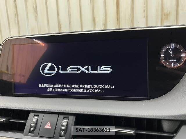 Lexus ES 2019-05 300392-2