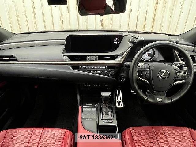 Lexus ES 2019-05 300392-1