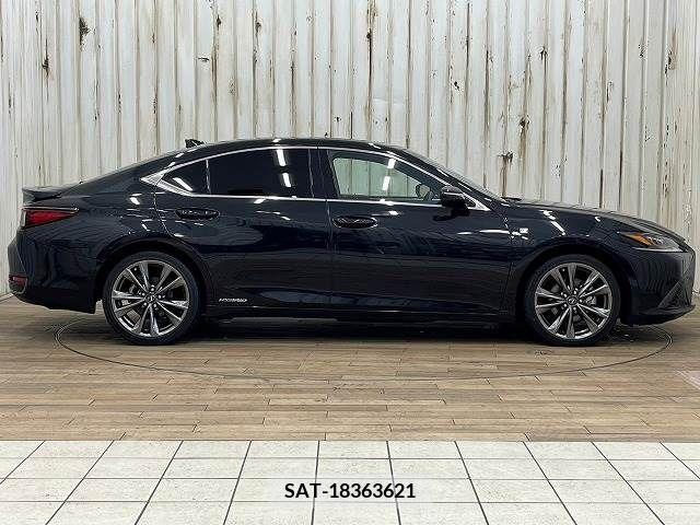 Lexus ES 2019-05 300392-13