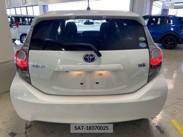 Toyota AQUA 2014-08 218421-3