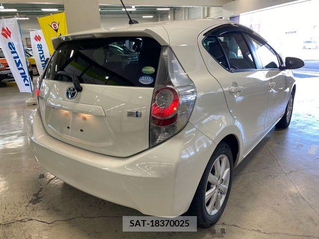 Toyota AQUA 2014-08 218421-4