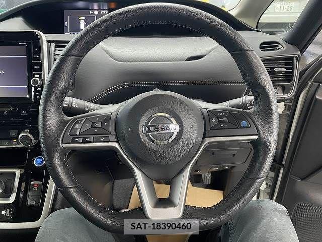 Nissan SERENA 2018-03 214507-12