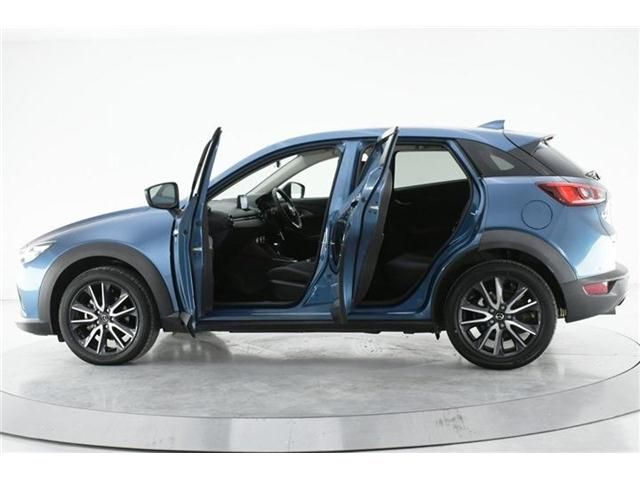 Mazda CX-3 2017-11 12390-5