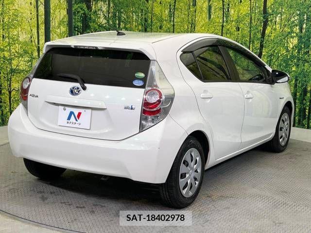 Toyota AQUA 2012-09 260571-17