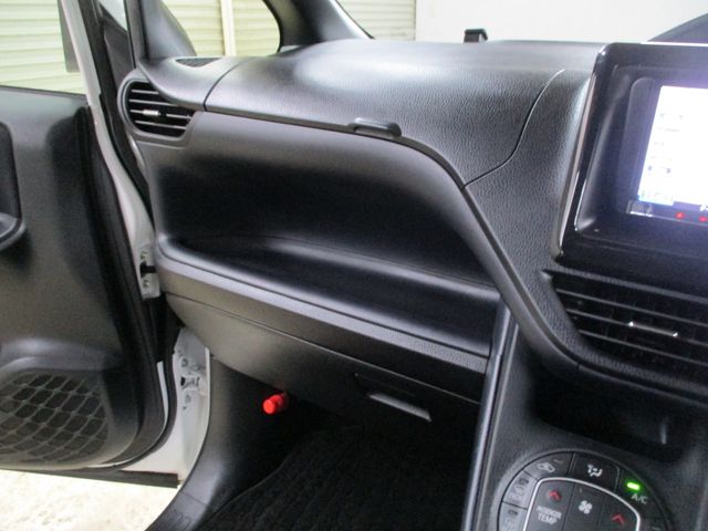 Toyota VOXY 2014-01 1354-17