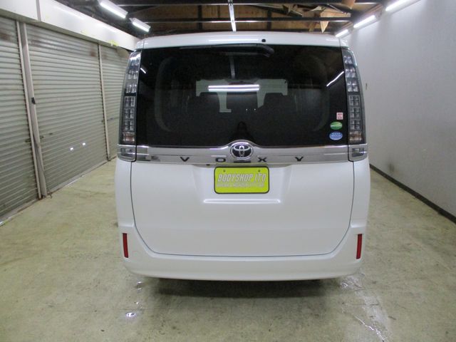 Toyota VOXY 2014-01 1354-4