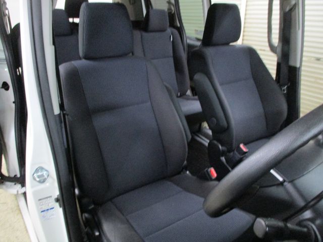 Toyota VOXY 2014-01 1354-6