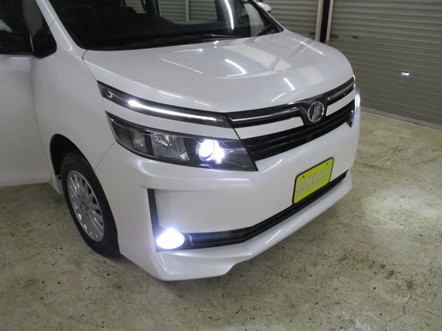 Toyota VOXY 2014-01 1354-23