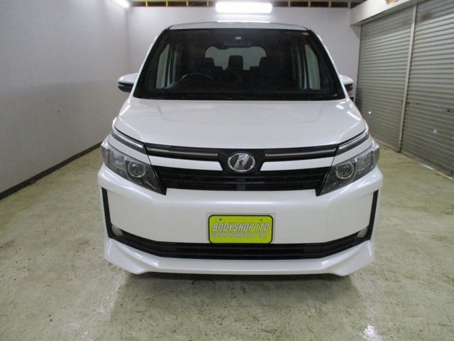 Toyota VOXY 2014-01 1354-1