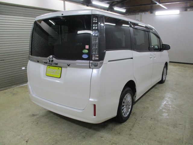 Toyota VOXY 2014-01 1354-3