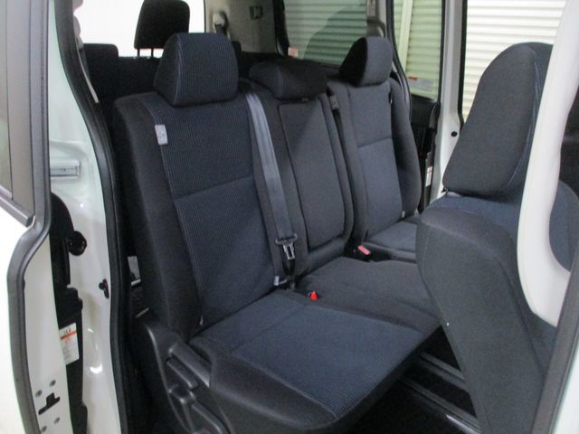 Toyota VOXY 2014-01 1354-7