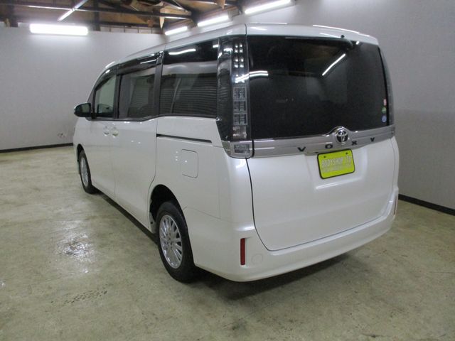 Toyota VOXY 2014-01 1354-5