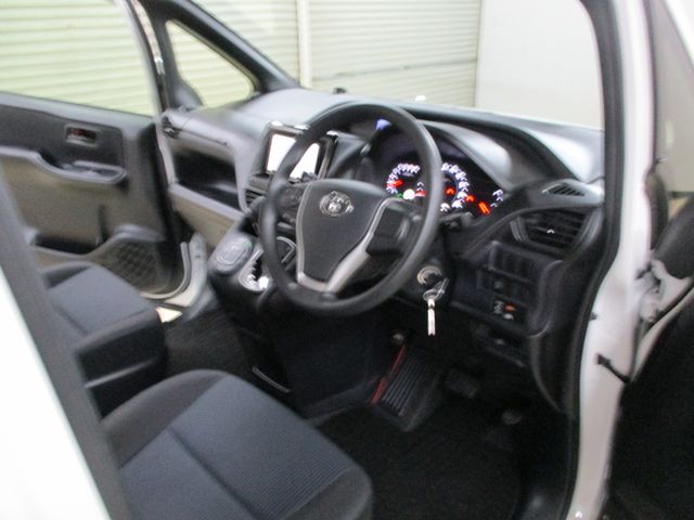 Toyota VOXY 2014-01 1354-9