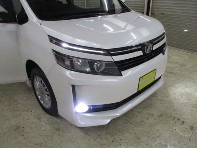 Toyota VOXY 2014-01 1354-22